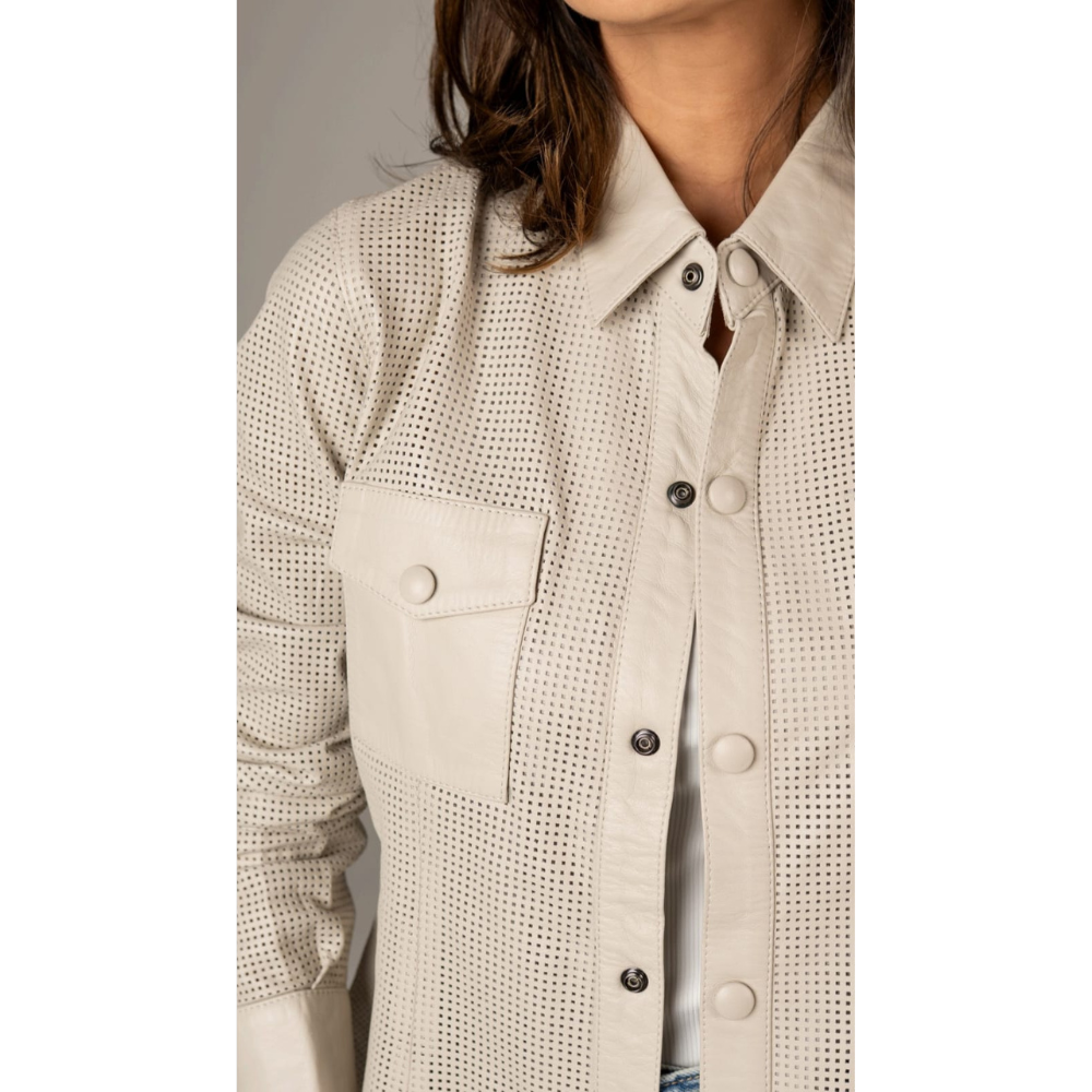 Camisa Feminina Couro Legítimo Vazada Off White Espaço Opção - Imagem 2